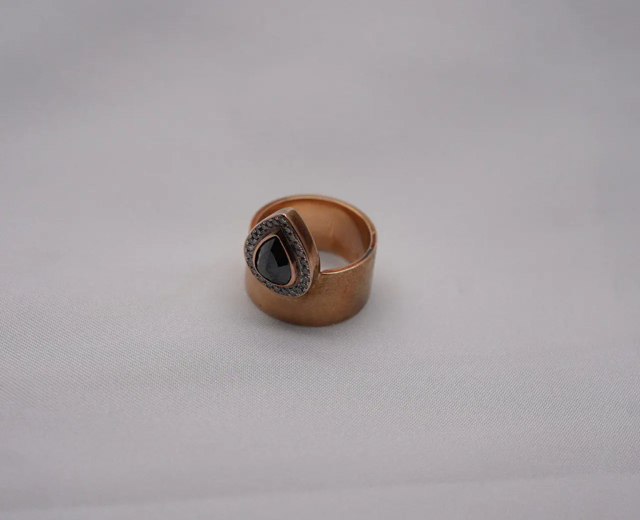 Niskala Lunar Pendant